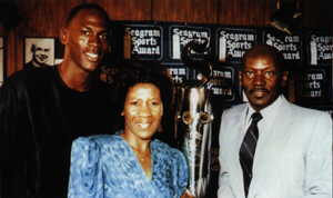 MJ ze swoimi Rodzicami